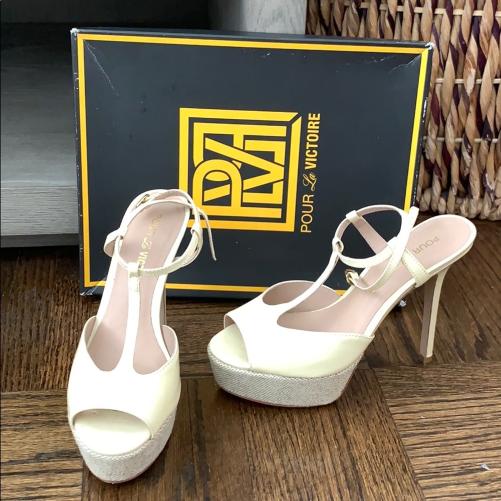 Pour La Victoire platform sandals